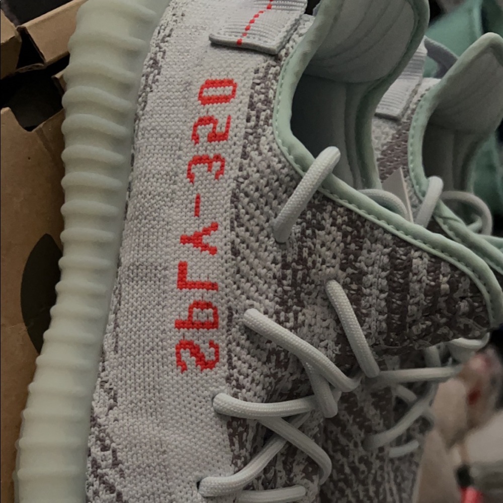 Yeezy Boost 350 V2 blue tint size 8.5